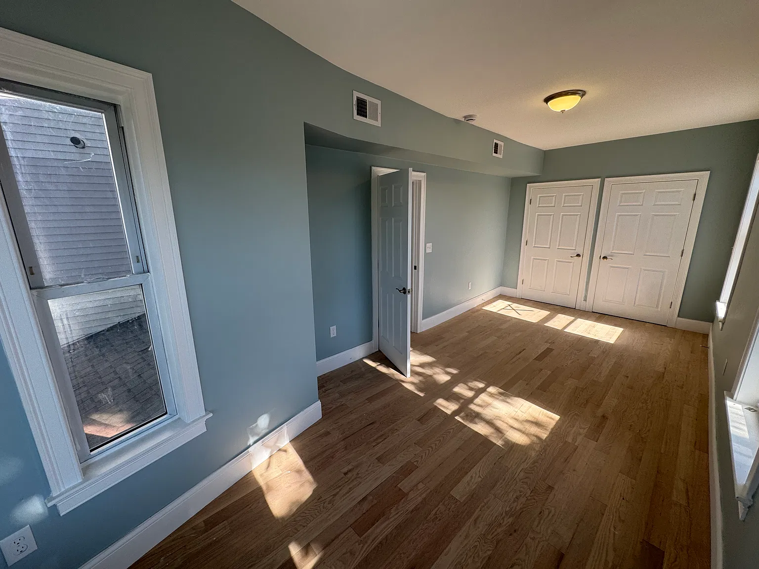 4 bed, $4,200 — Photo 3