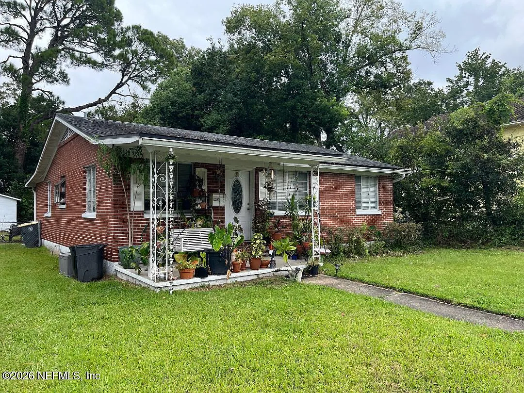 3 bed, 1.0 bath, 1232 sqft, $1,850 — Photo 2