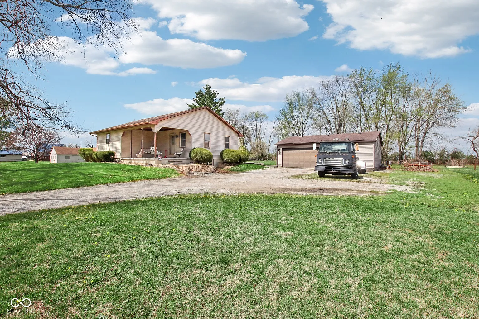 1466 E Vandalia Rd photo 1