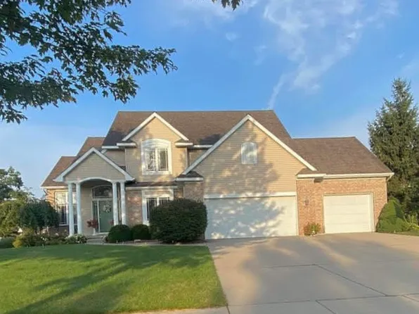 2217 Ashcreek Ct NW, Grand Rapids, MI 49534