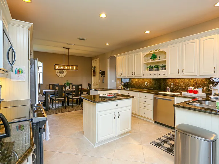 5945 Paradise Cir — Photo 43