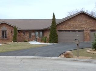 8118 Nueport Dr S, Willow Springs, IL 60480