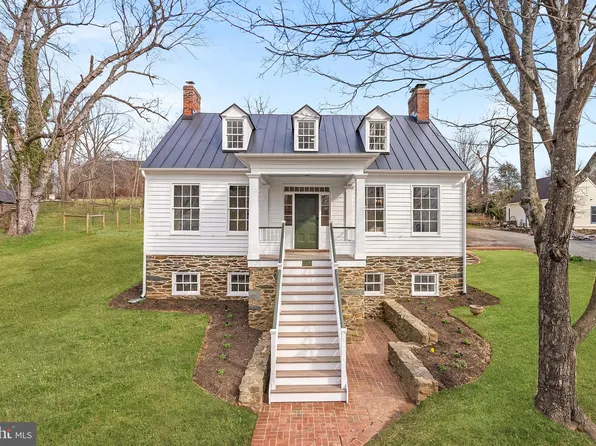 15570 2nd St, Waterford, VA 20197