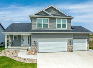 527 Ashton Dr NE, Mount Vernon, IA 52314