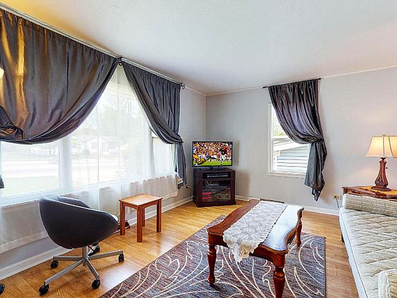 5th image of 221 W Hawley St