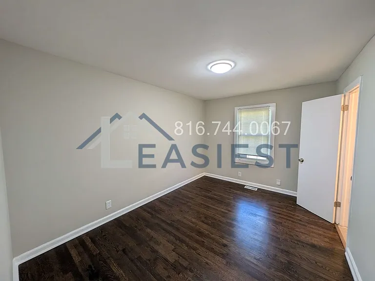 2402 S Claremont Ave — Photo 15