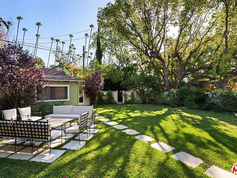 2102 N Bronson Ave — Photo 38