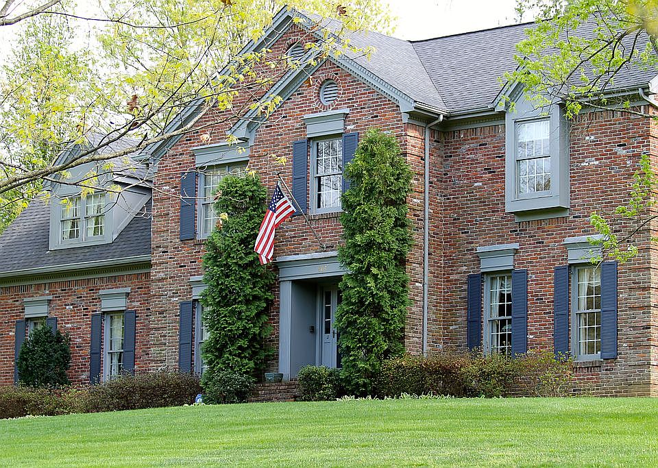 2nd image of 804 N Arbor Dr