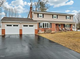 10 Appletree Lane, Clifton Park, NY 12065