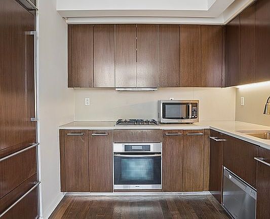 2nd image of 340 E 23rd St Penthouse Ph1f