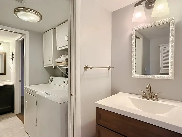 501 Camelot Dr #2B — Photo 6