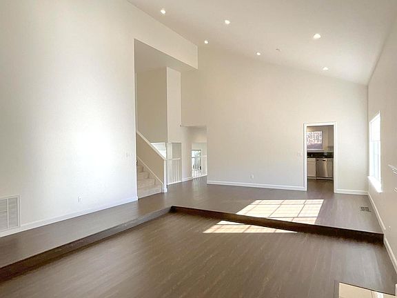5th image of 520 Norfolk Pl