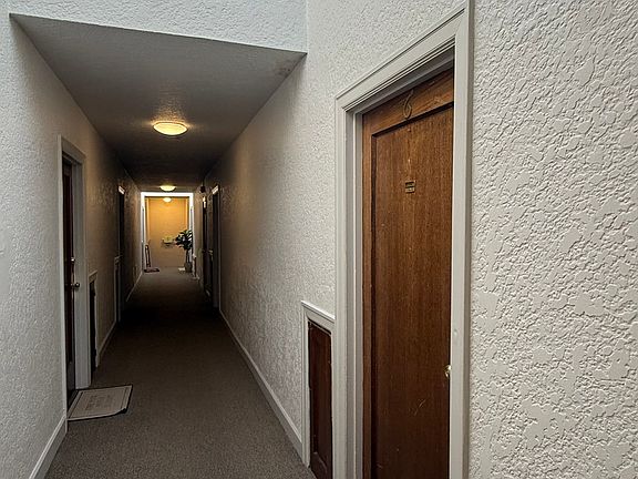 4th image of 109 Lake St S #6