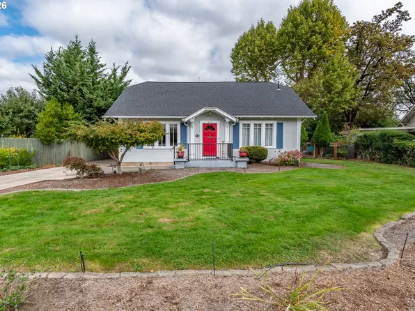 325 W Riverside Dr, Roseburg, OR 97470