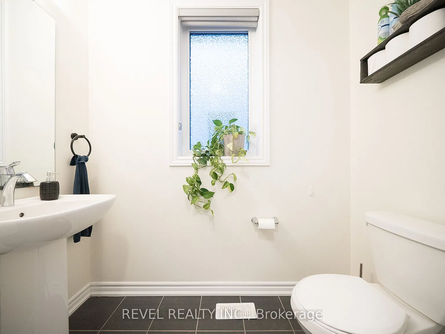 4 bed, $2,900 — Photo 4