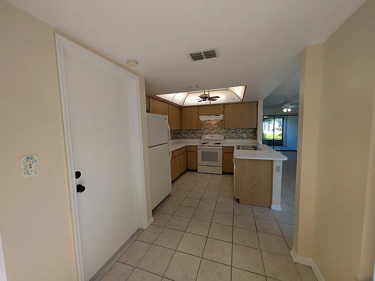 7705 Rockville Ct — Photo 15