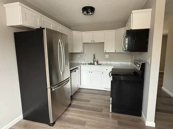 151 22nd St NW, Owatonna, MN 55060
