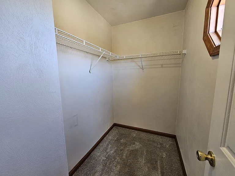 627 Creekside Ct — Photo 4