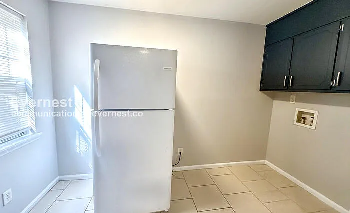 2 bed, 1.5 bath, 816 sqft, $745 — Photo 4