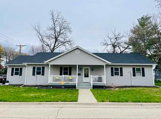 107 8th St, Oregon, IL 61061