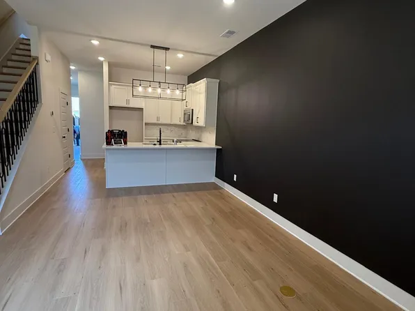 1692 Thatcham Ln, Hoover, AL 35244