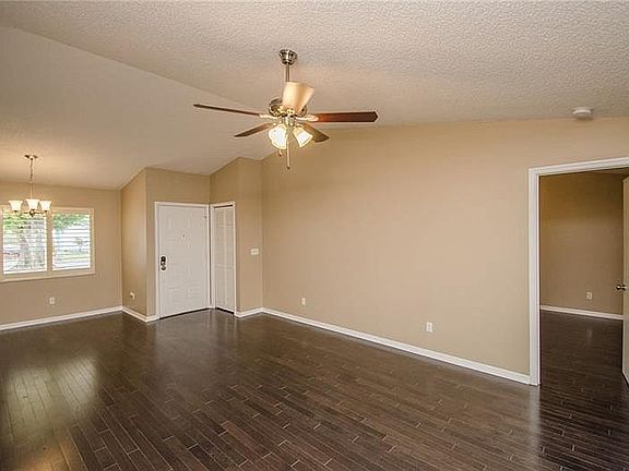 4th image of 2156 Cypress Point Dr N