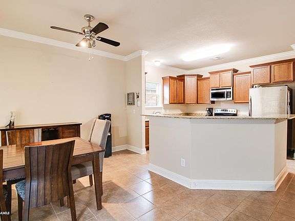 5th image of 106 Endicott Dr