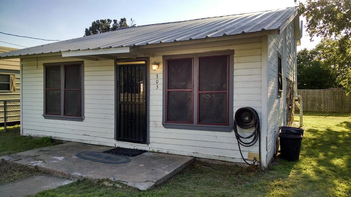 Front of House - 303 N 20th St