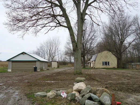 7670 River Rd, Marine City, MI 48039