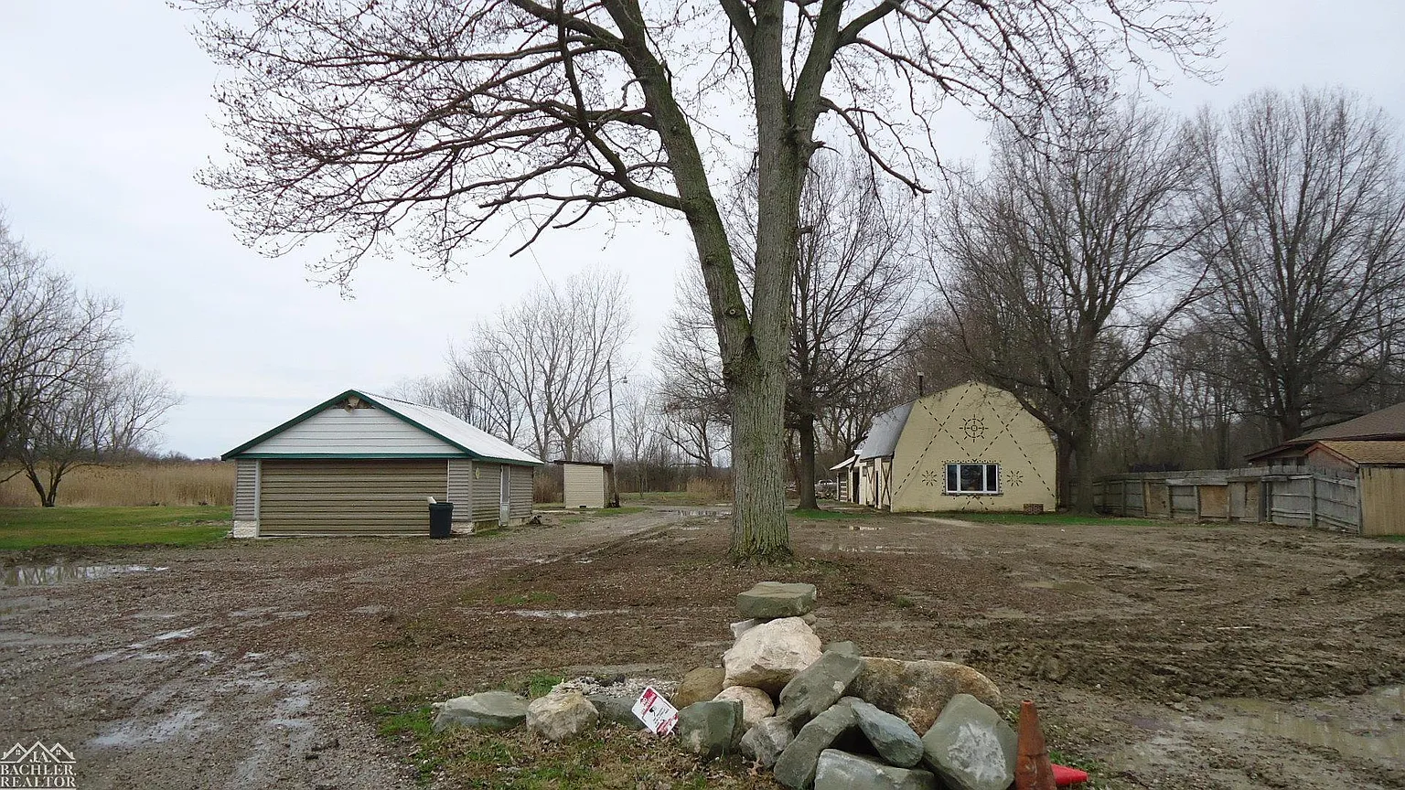 7670 River Rd photo 1