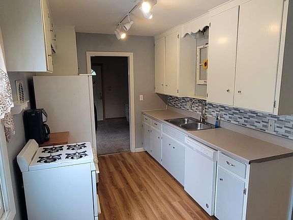 3rd image of 1681 Fuller Ave NE