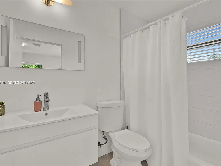 808 SW 29th St — Photo 16