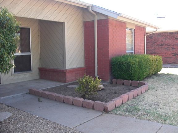 2nd image of 710 SW Englewood Dr