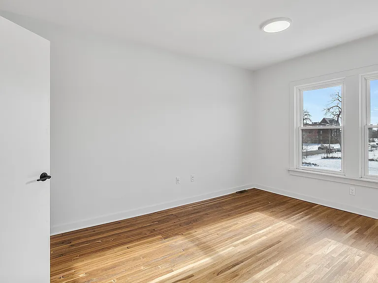 7243 Kercheval Ave #D — Photo 12