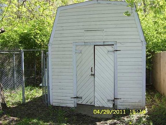 4th image of 2943 Merts Dr