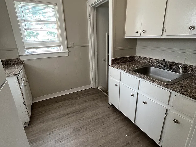 137 Parkdale Ave — Photo 4