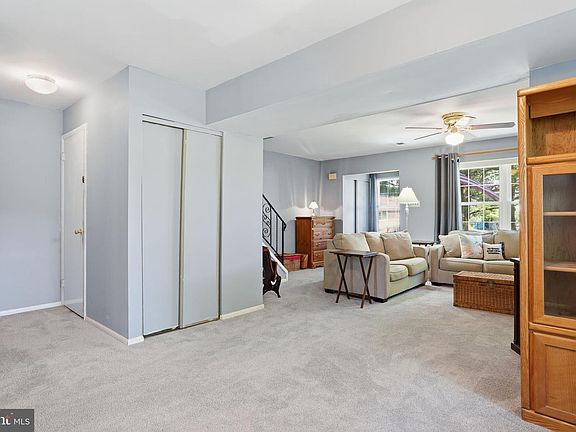 4th image of 110 Horseshoe Ln