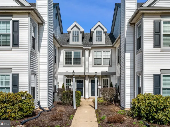 104 Redmaple Ct, Warminster, PA 18974
