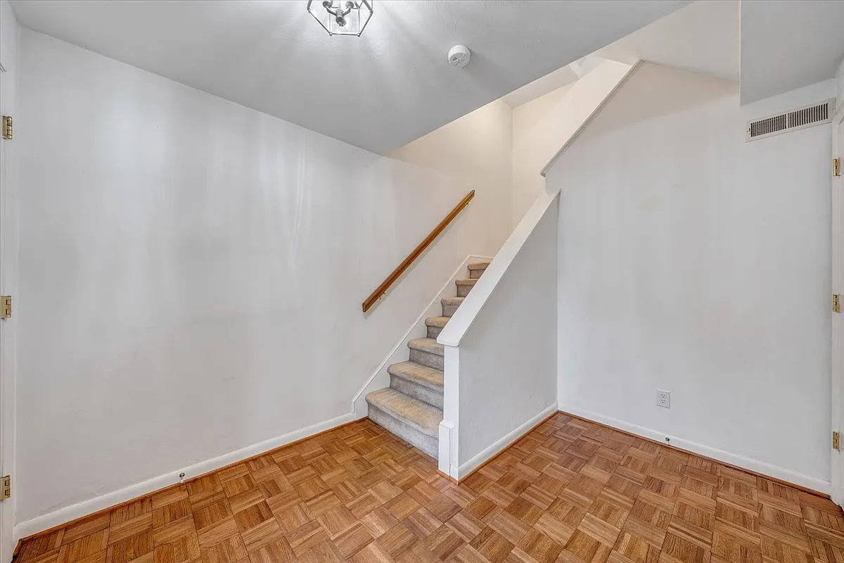 3 bed, 2.5 bath, 1542 sqft, $2,000 — Photo 3