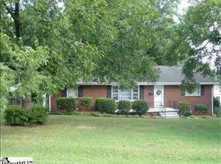 8 McLendon Dr, Greenville, SC 29611