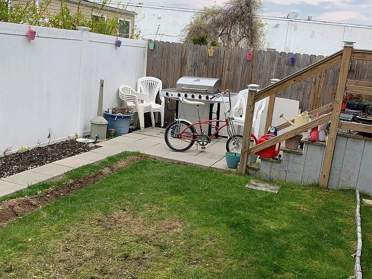25 Baylawn Ave — Photo 6