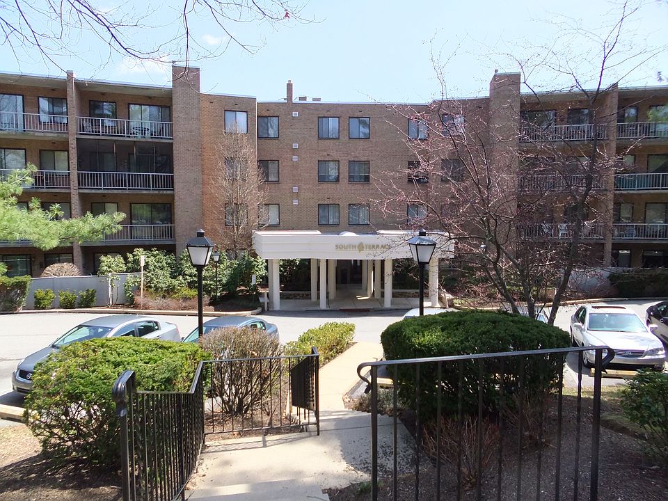 1st image of 1655 Oakwood Dr #315
