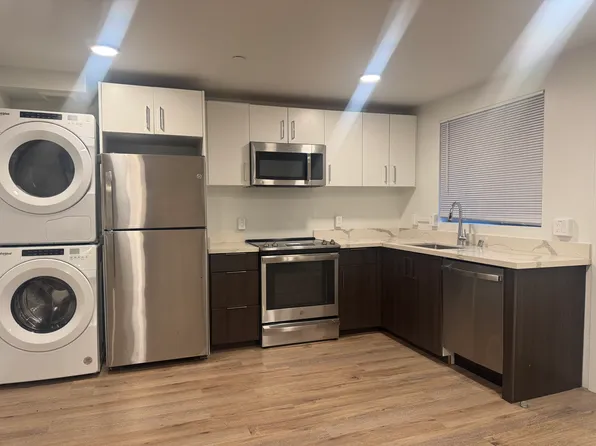 669 24th St #4, Oakland, CA 94612