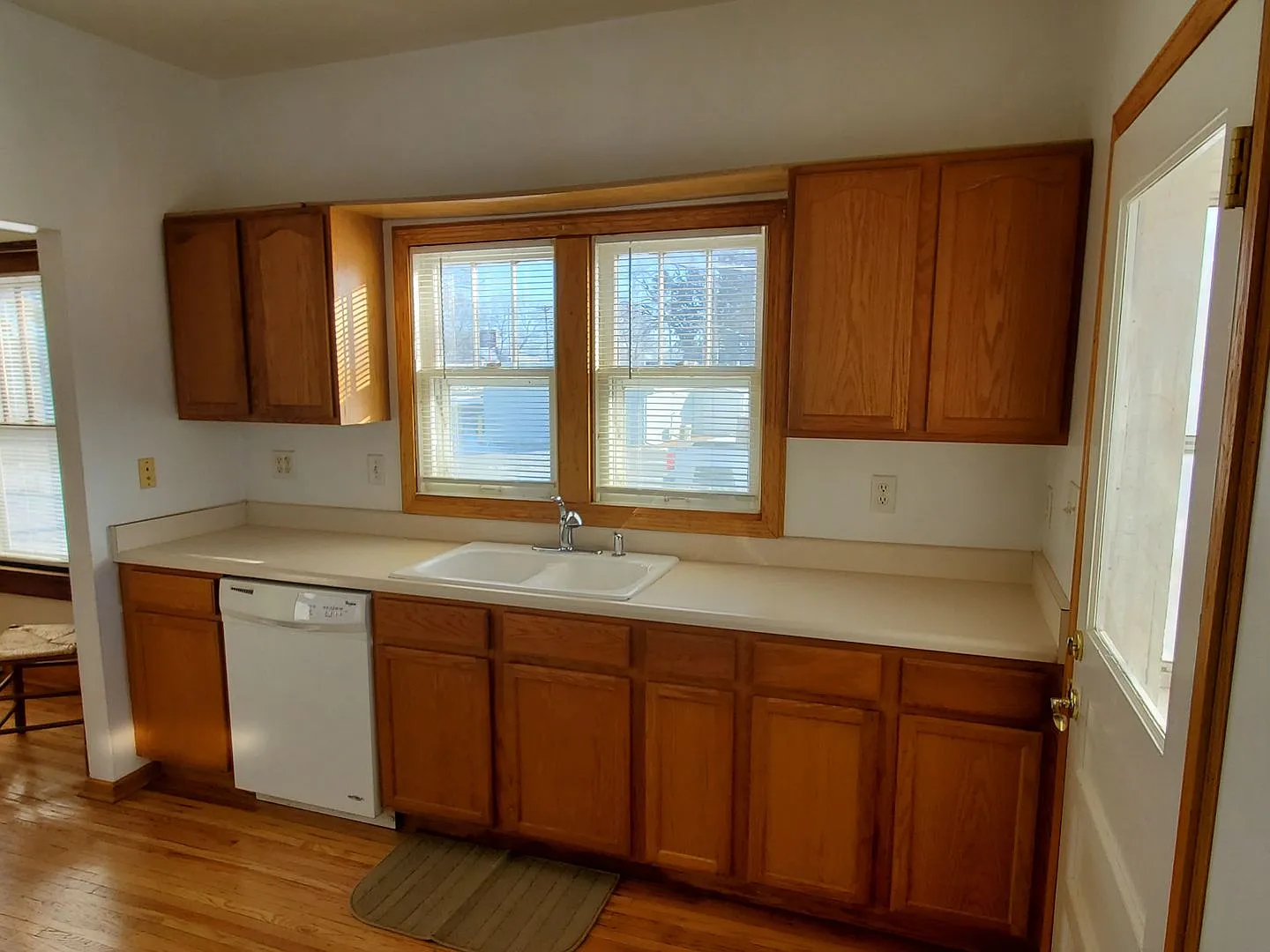 Small town living at it's finest. 3 bed 2 bath home on 1 full acre of land only 5 miles from Lincoln — Photo 4