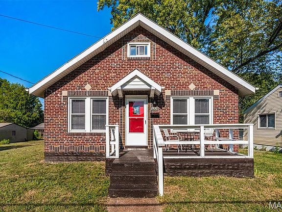 4th image of 3239 Chaucer Ave