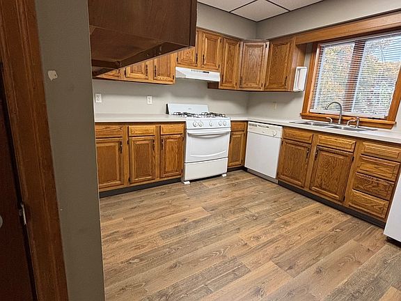 5th image of 3908 5th Ave