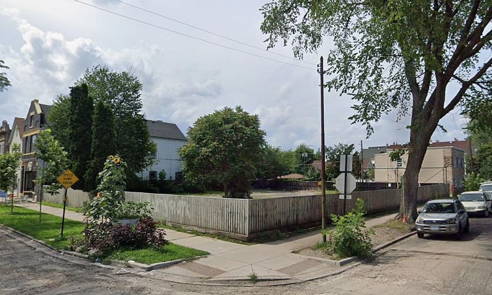 1st image of 1700 W 48th St
