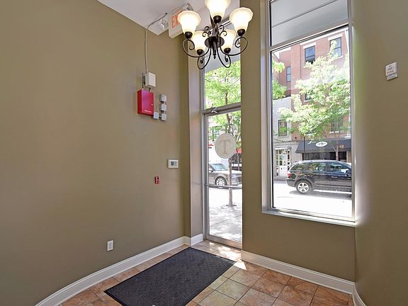 3rd image of 1326 Vine St Unit 11