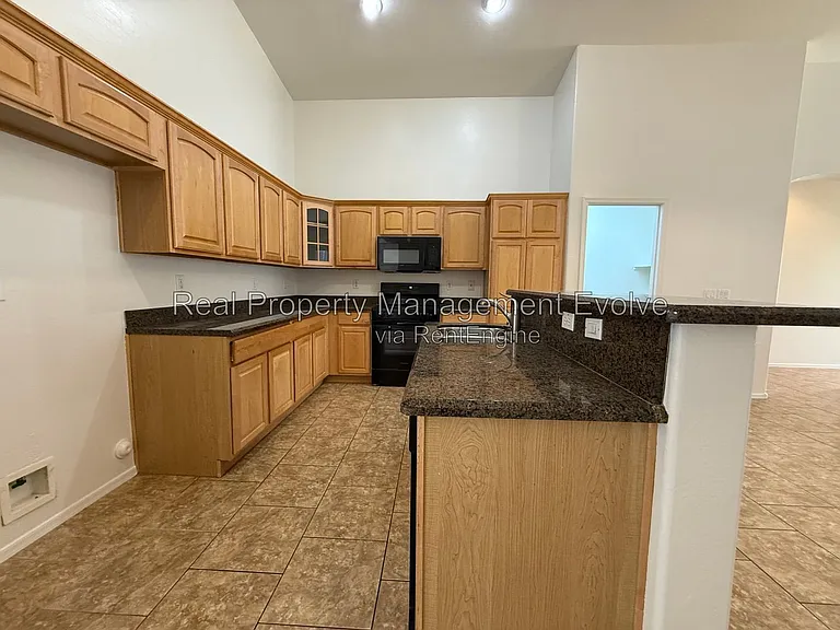 4417 W Saint Kateri Dr — Photo 7
