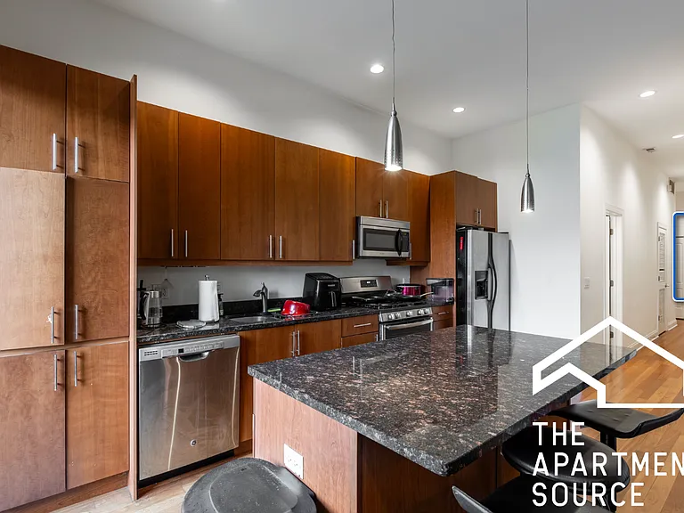 1350 W Augusta Blvd #201 — Photo 4